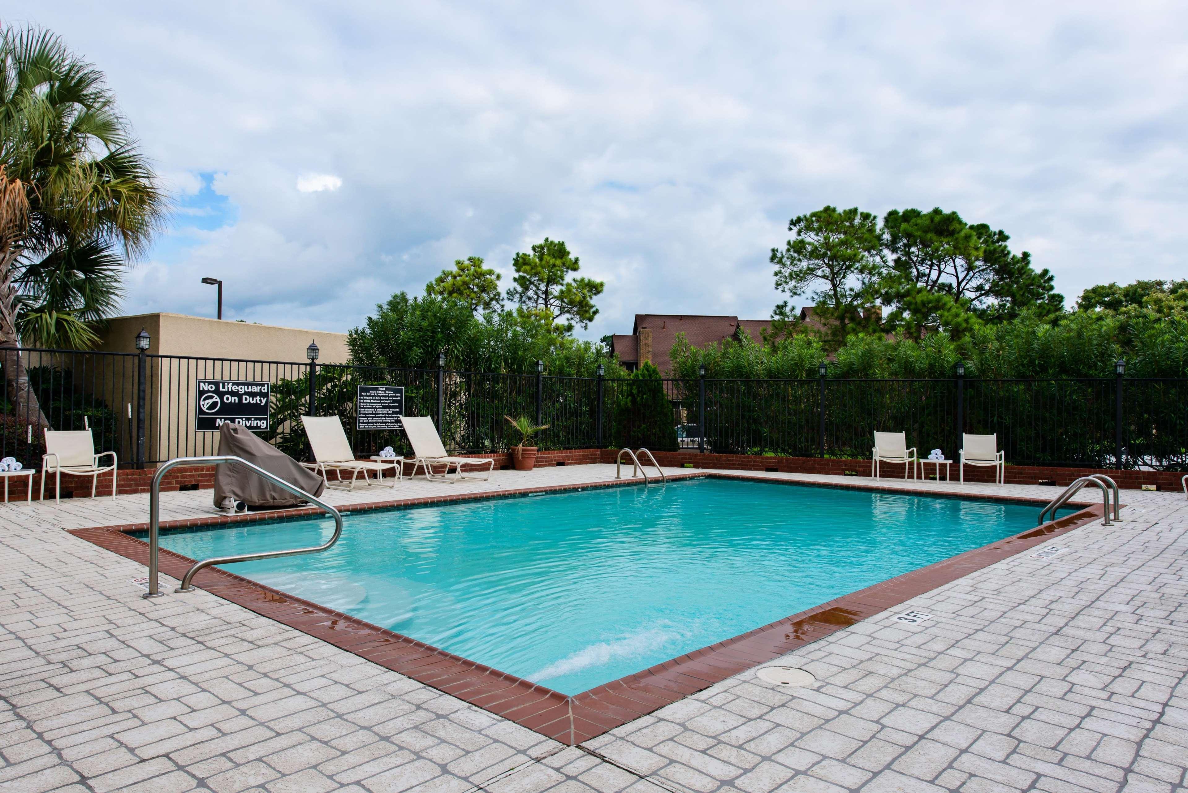 Hampton & Hotel 3*