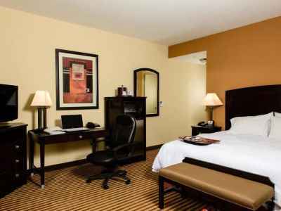 Hampton & Hotel