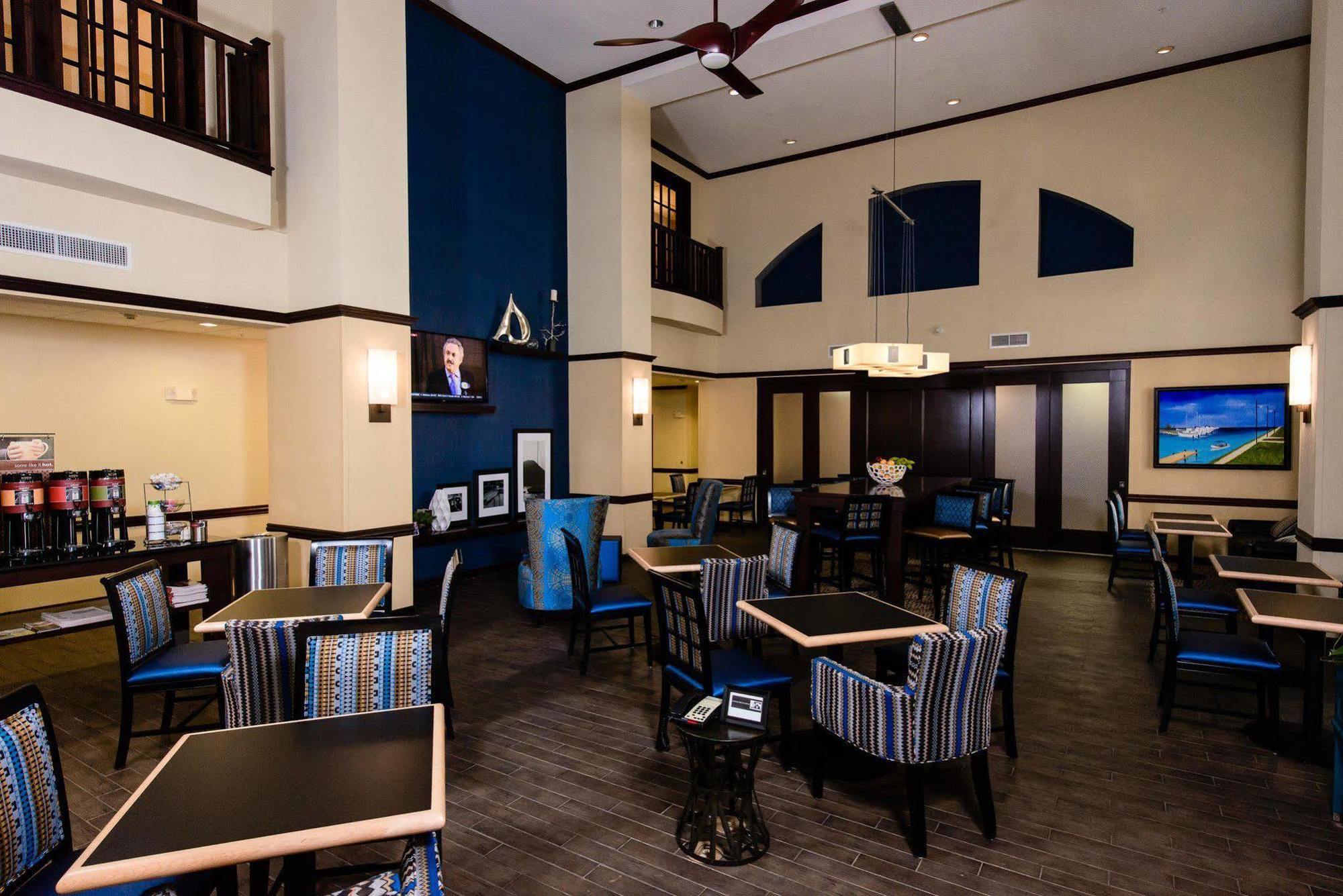 Hampton & Hotel 3*