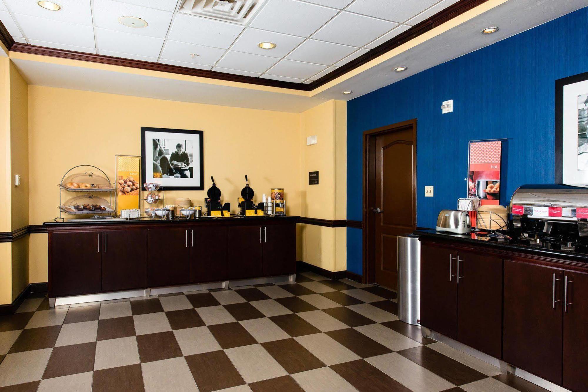 Hampton & Hotel 3*